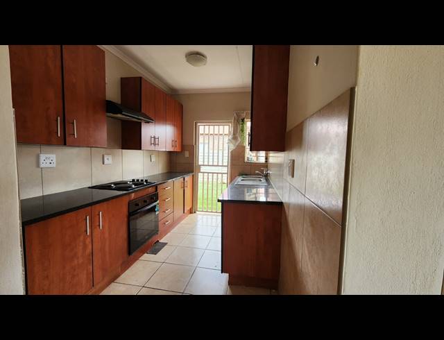 3 BEDROOM TOWNHOUSE FOR SALE IN WATERVAL EAST